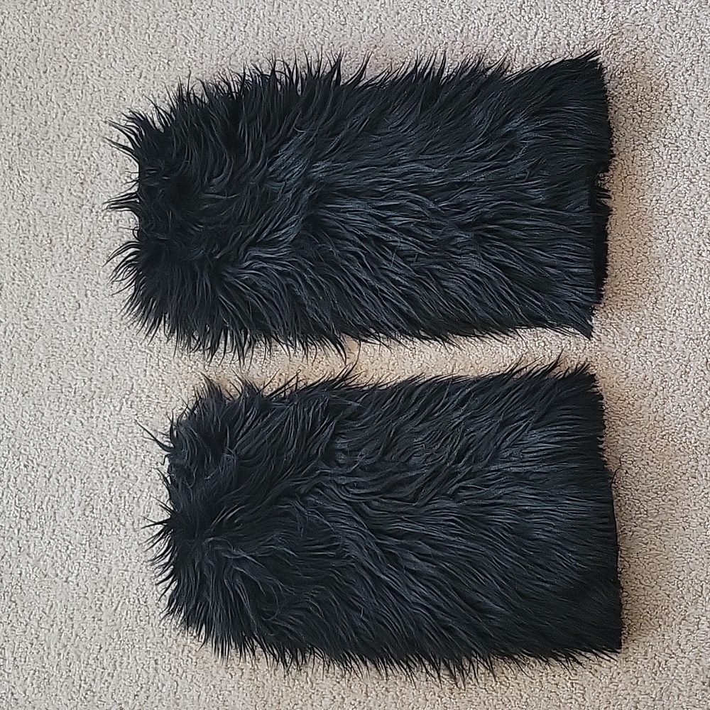 Furry legwarmers